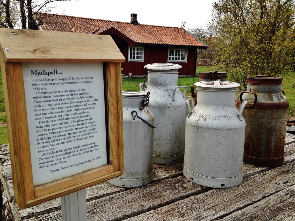 Mjölkpallstexten förnyad (på uppdrag av Byalaget)